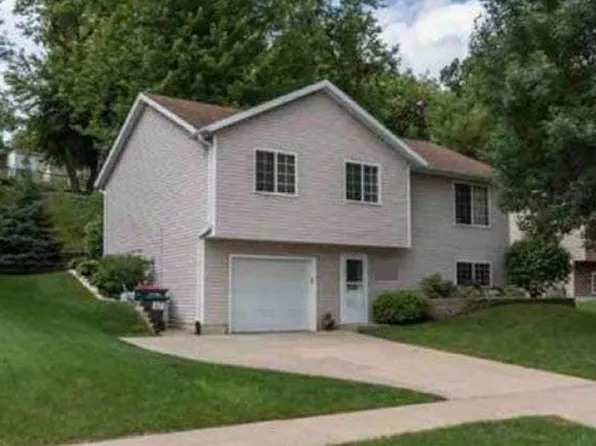 4044 7th St NW, Rochester, MN 55901