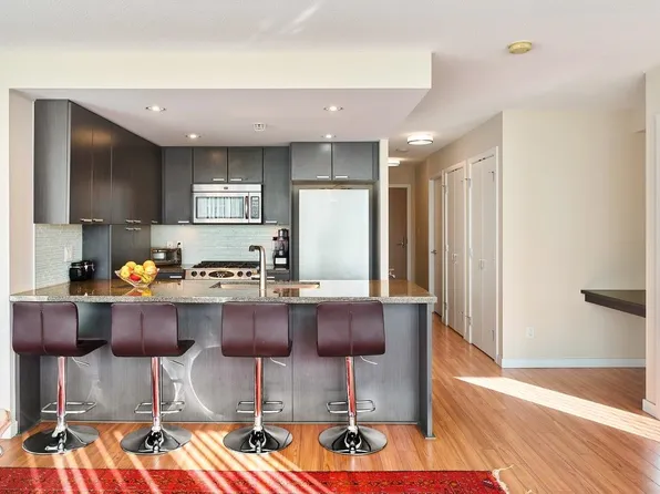2232 Douglas Rd #805, Burnaby, BC V5C 0G9