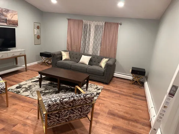 220 Pinegrove Ave #2, Warwick, RI 02889
