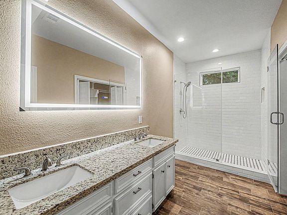 3rd image of 20518 Hampshire Rocks Dr