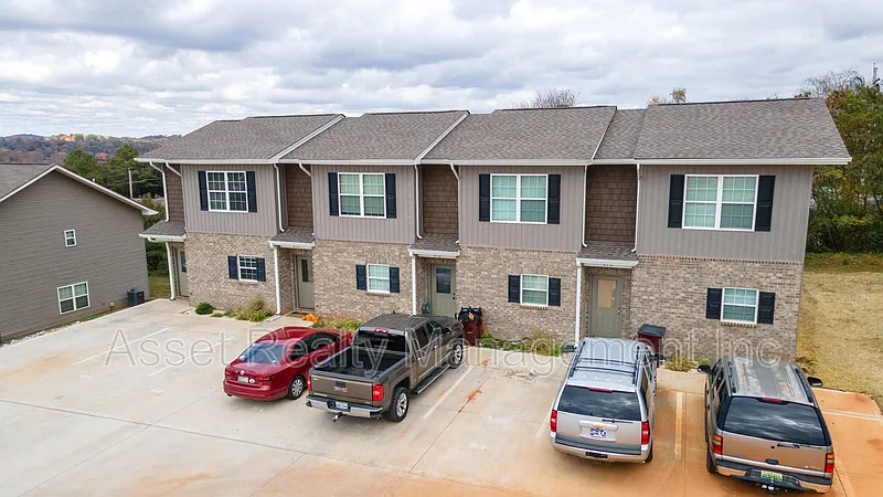 2 bed, 2.5 bath, 1518 sqft, $1,595 — Photo 3