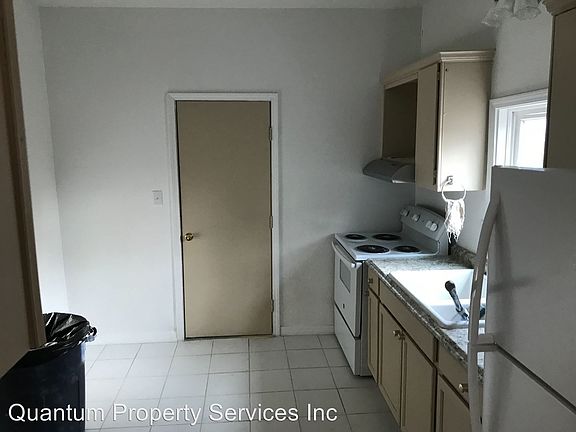 3rd image of 424 Short Lafayette St