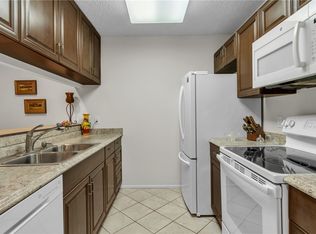 9 Plantation Dr APT 102, Vero Beach, FL 32966