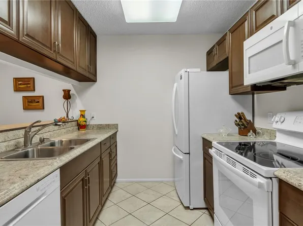 9 Plantation Dr APT 102, Vero Beach, FL 32966