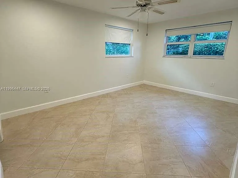 325 NE 131st St — Photo 35