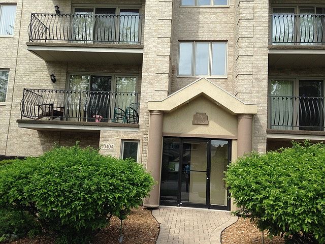 1st image of 10404 S Keating Ave APT 3A