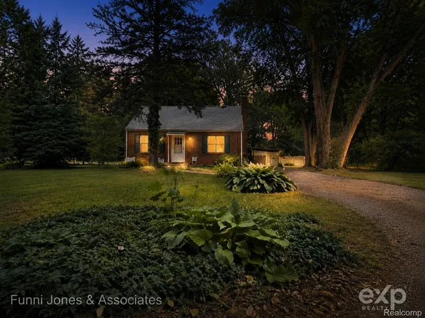 9552 Wayne Rd, Livonia, MI 48150