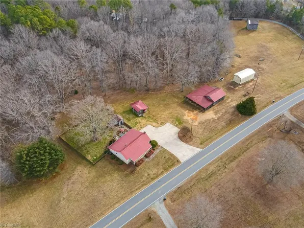 1182 Rosebud Rd, Walnut Cove, NC 27052