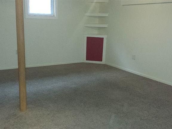 2nd image of 5635 Northcote Ave