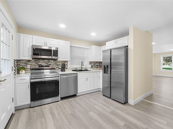 5th image of 325 Center St