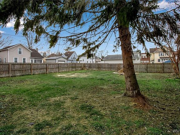 5th image of 2736 Main St