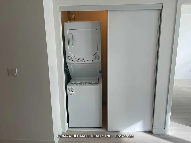 49 E Liberty St #601 — Photo 8