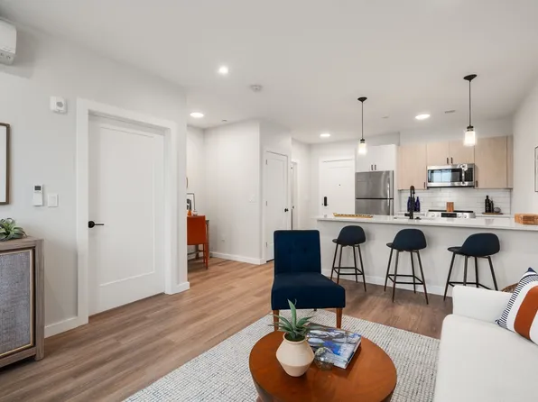 10 Somerset Ave #U.305, Winthrop, MA 02152