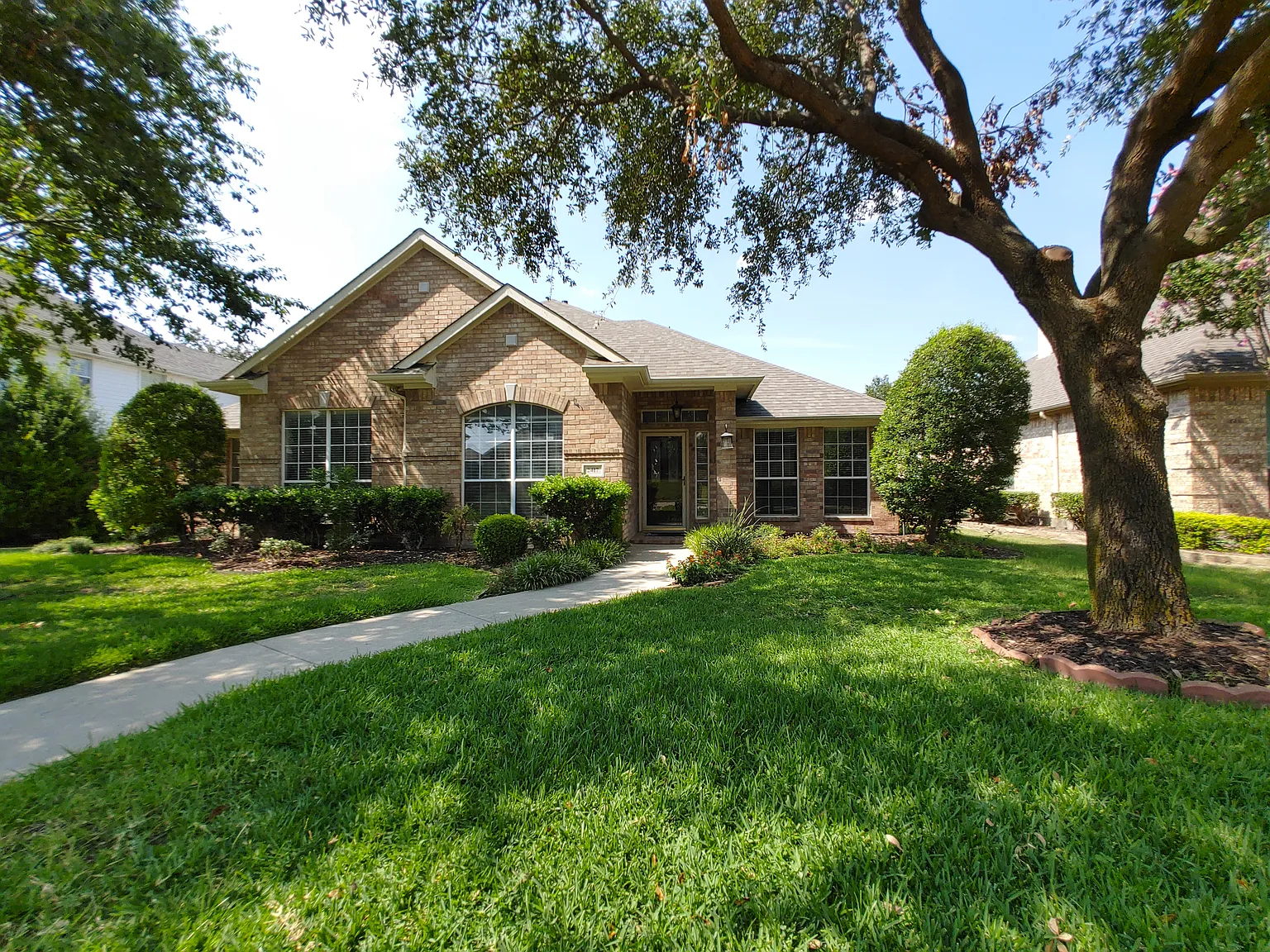 4 bed, 2137 sqft, $2,650 — Photo 2