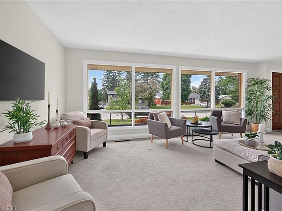 5th image of 21 Brier Cres