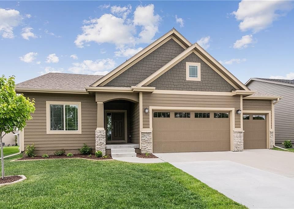 1st image of 8675 Coachlight Dr
