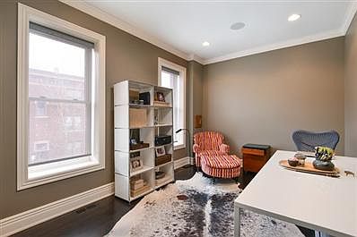 4th image of 1945 N Oakley Ave #12