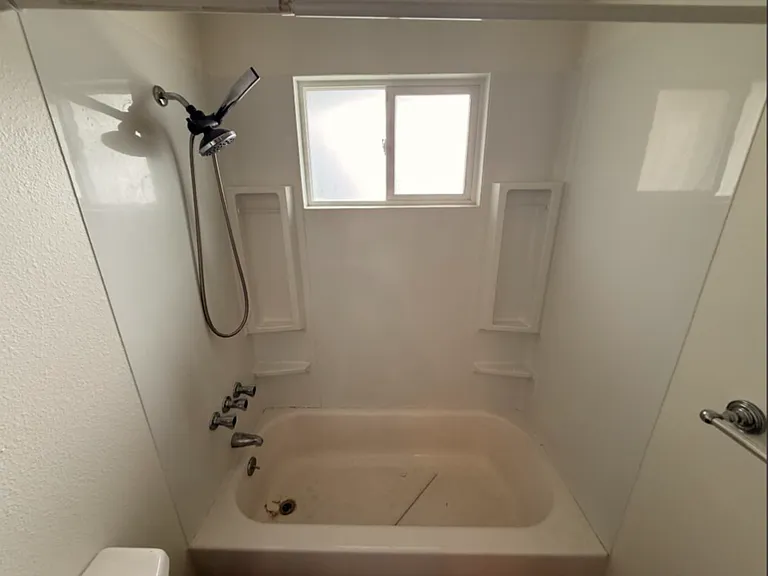 215 NW Canal Blvd #6 — Photo 11
