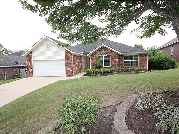 2nd image of 1403 Barberry Ln