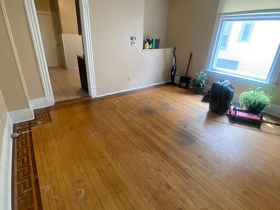 3rd image of 1718 N Astor St #1718