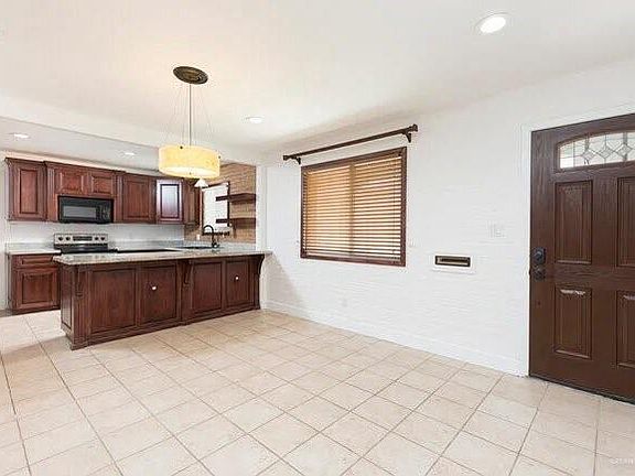 5th image of 608 W Jonquil Ave