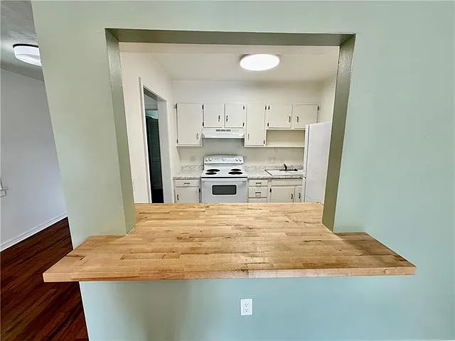 1713 Burgundy St #201 — Photo 5