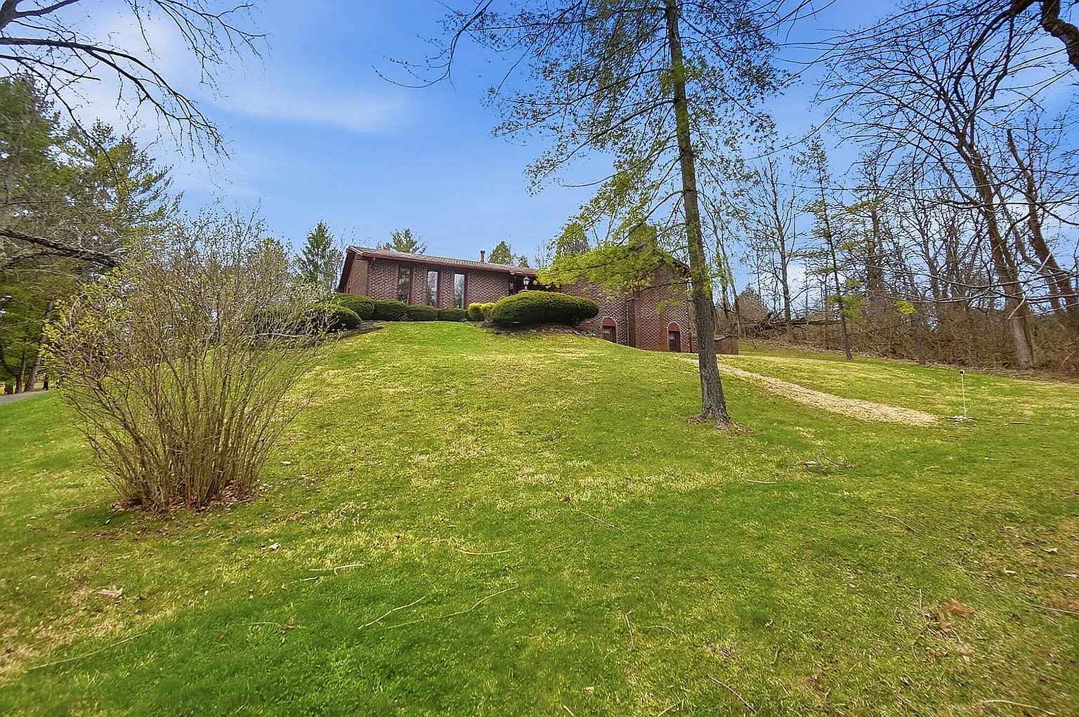 3831 Crescent Hill Rd photo 1