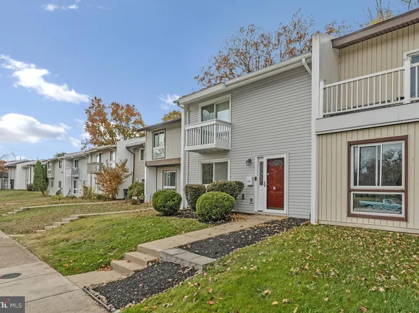 203 Greenfield Ct, Sterling, VA 20164