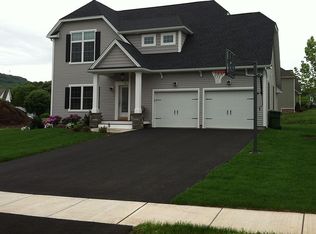 19 Fieldstone Ln, Southington, CT 06489