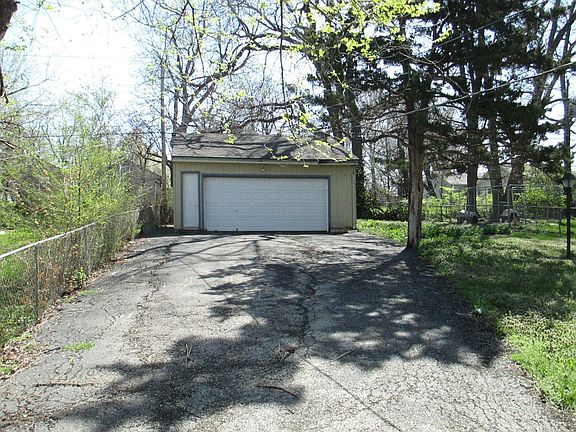 3rd image of 8239 Wayne Ave