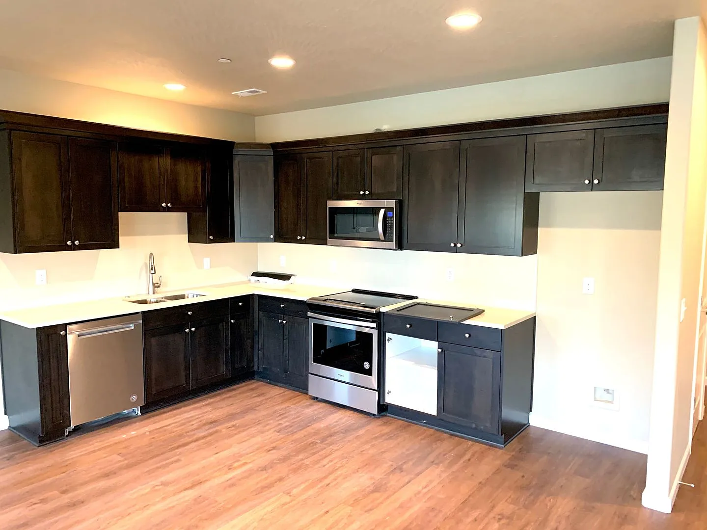 New Townhome On Willamette River — Photo 1