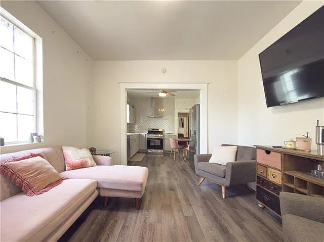 2 bed, 1.0 bath, 835 sqft, $1,400 — Photo 3