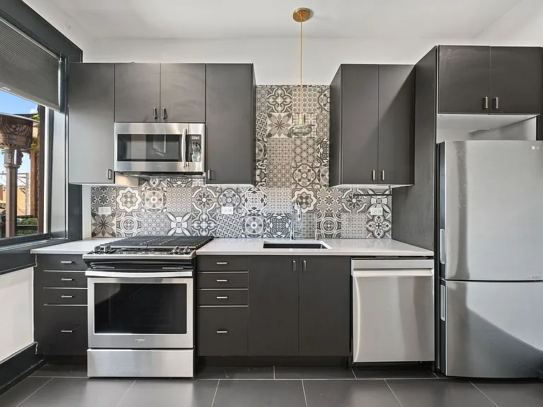 3513 N Sheffield Ave #3 — Photo 10