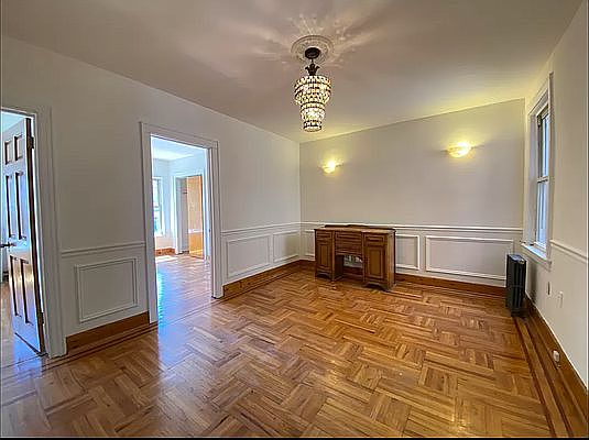 5th image of 3420 Crescent St #3