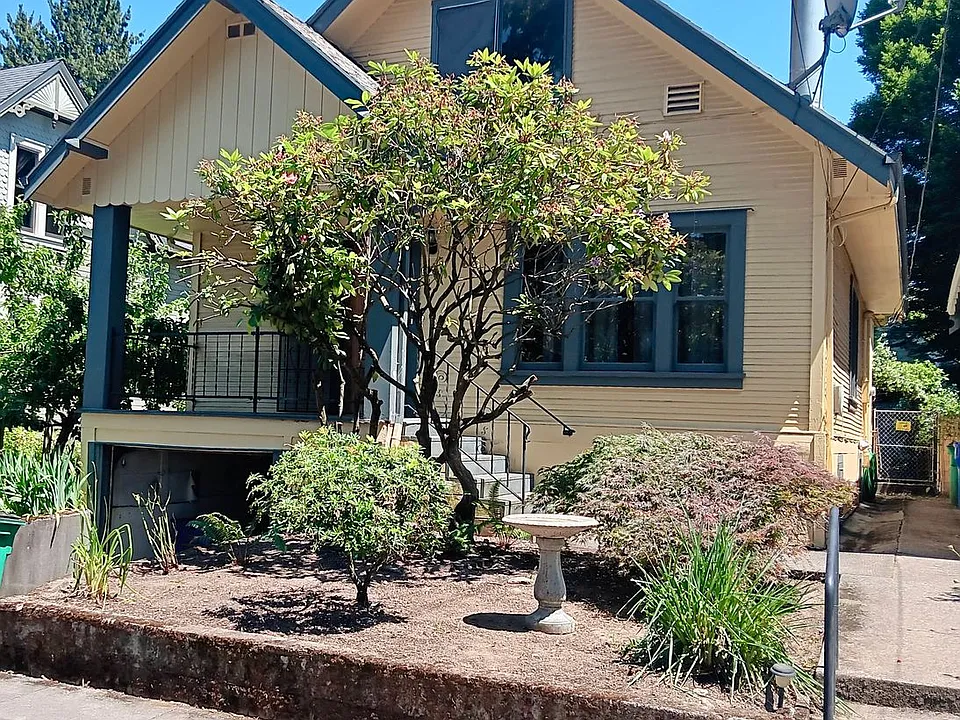 806 SE 45th Ave