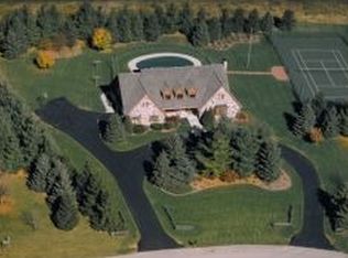 3950 N Southwood Dr, Oconomowoc, WI 53066