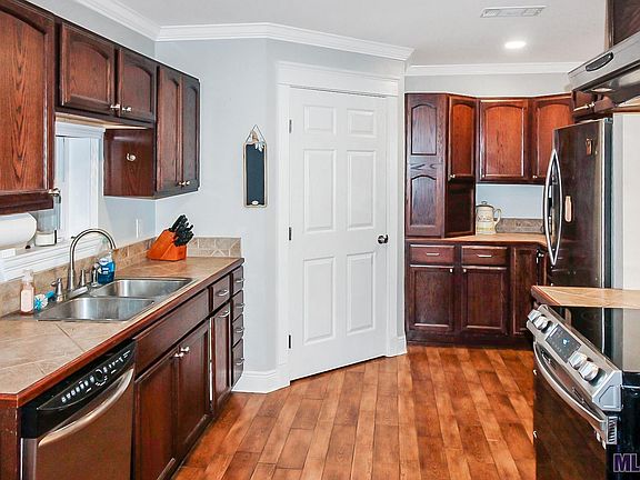 3rd image of 16912 Ashton Ave