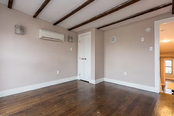Rented by Nooklyn NYC LLC | media 69