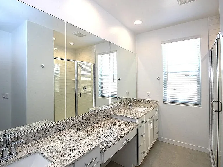4427 N 94th Dr — Photo 33