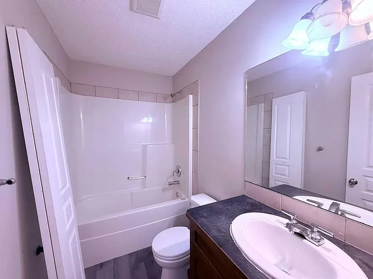 952 Taradale Dr NE — Photo 17