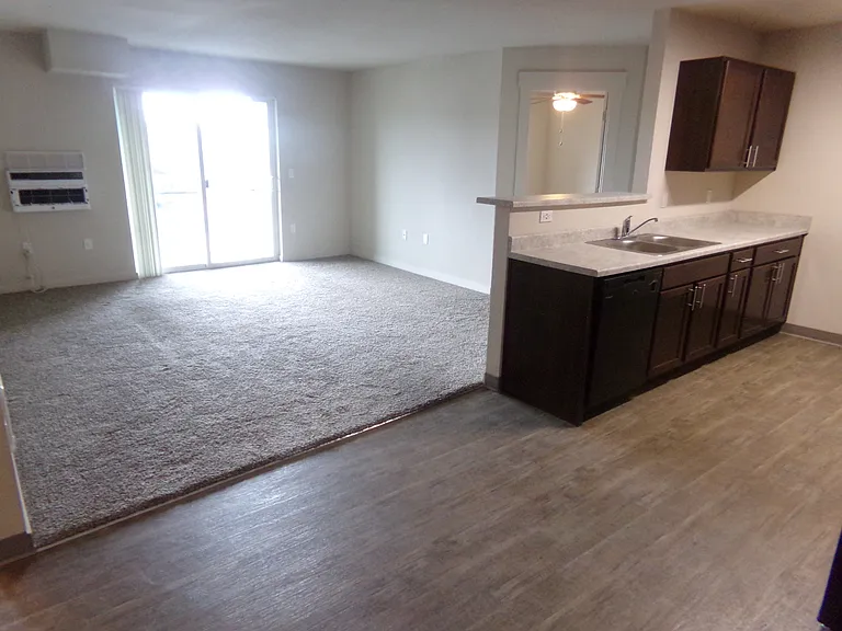 Crossroads Apartments — Photo 38