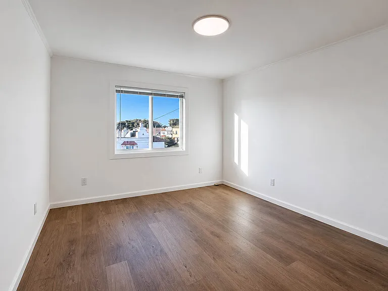 3411 Irving St #3411 — Photo 6