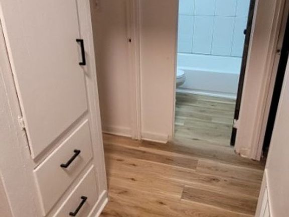4th image of 224-230 Parkview Blvd #228