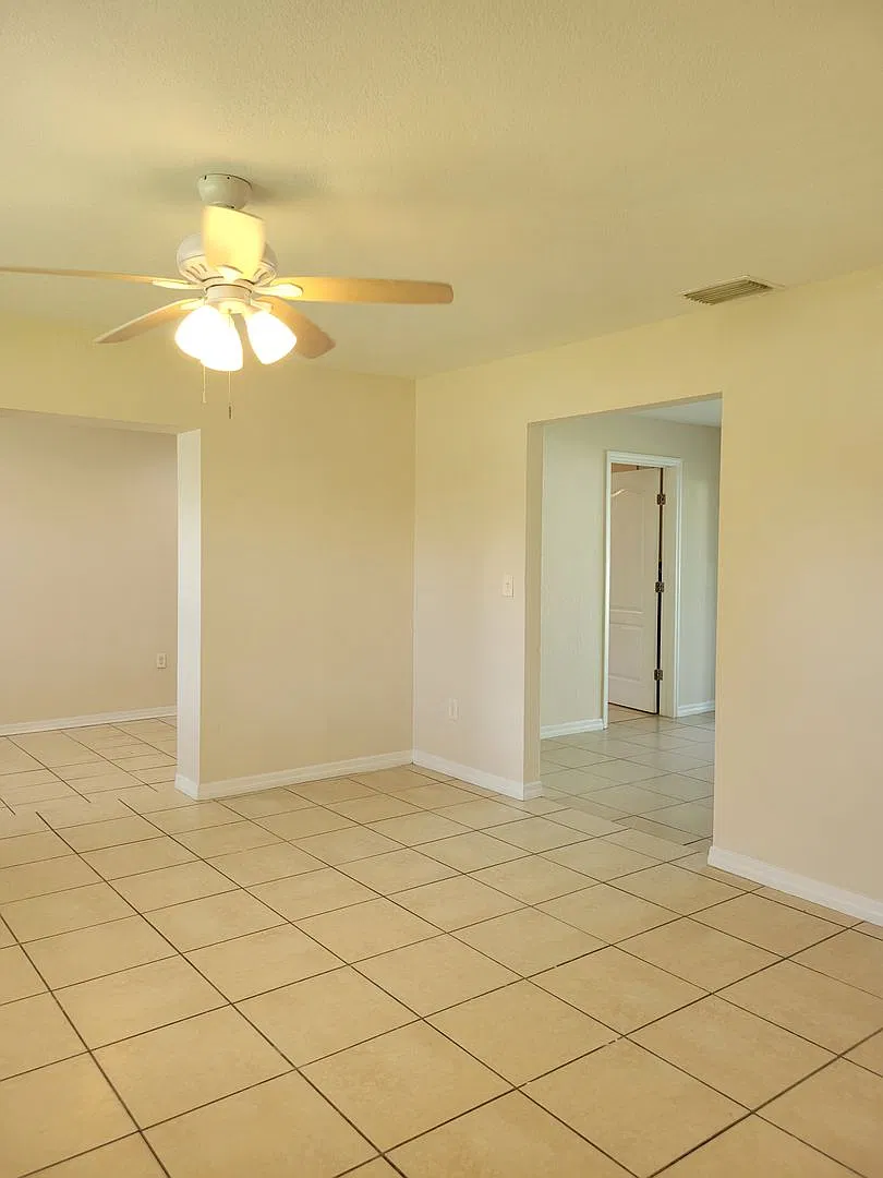 Three-Bedroom Winter Haven Home — Photo 4