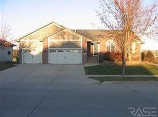 116 E St Andrews Dr, Sioux Falls, SD 57108