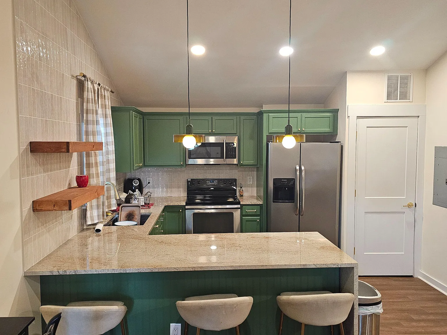 2 bed, 1.0 bath, 1290 sqft, $1,455 — Photo 4