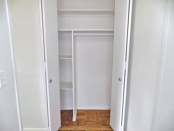 5th image of 6907 Woodside Ave