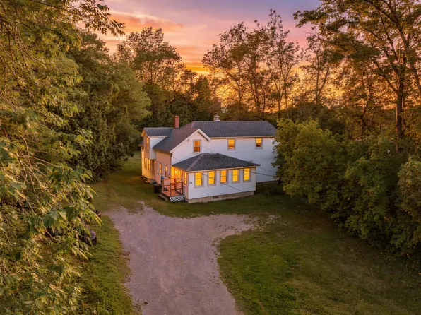 33 Elm Street, Bradley, ME 04411
