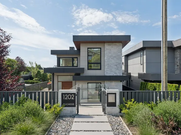 1202 Duchess Ave, West Vancouver, BC V7T 1H4