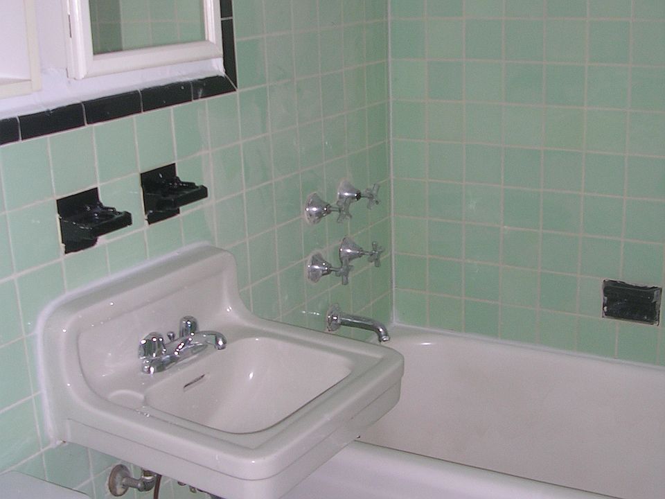 2nd image of 355 E 86th St Frnt 3
